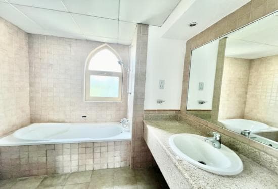 5 Bedroom Villa For Rent Al Thamam 13 Lp40216 7fe1874a7fa3800.jpg