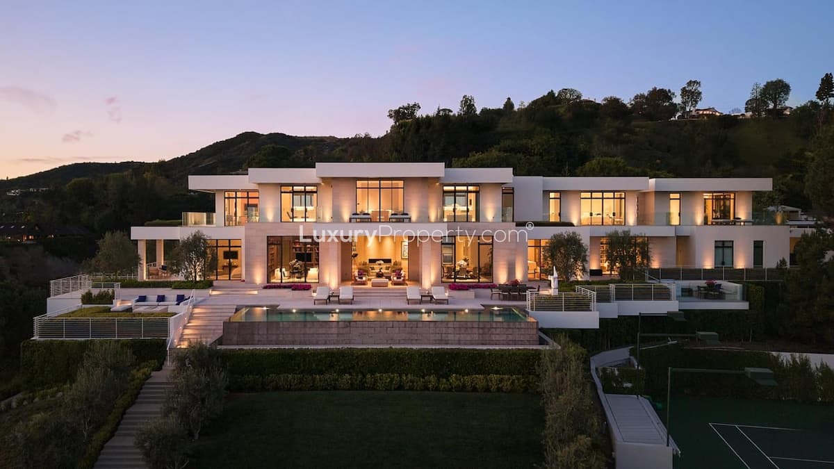 6-Bedroom Mansions for sale in Beverly Grove Dr at Beverly Hills