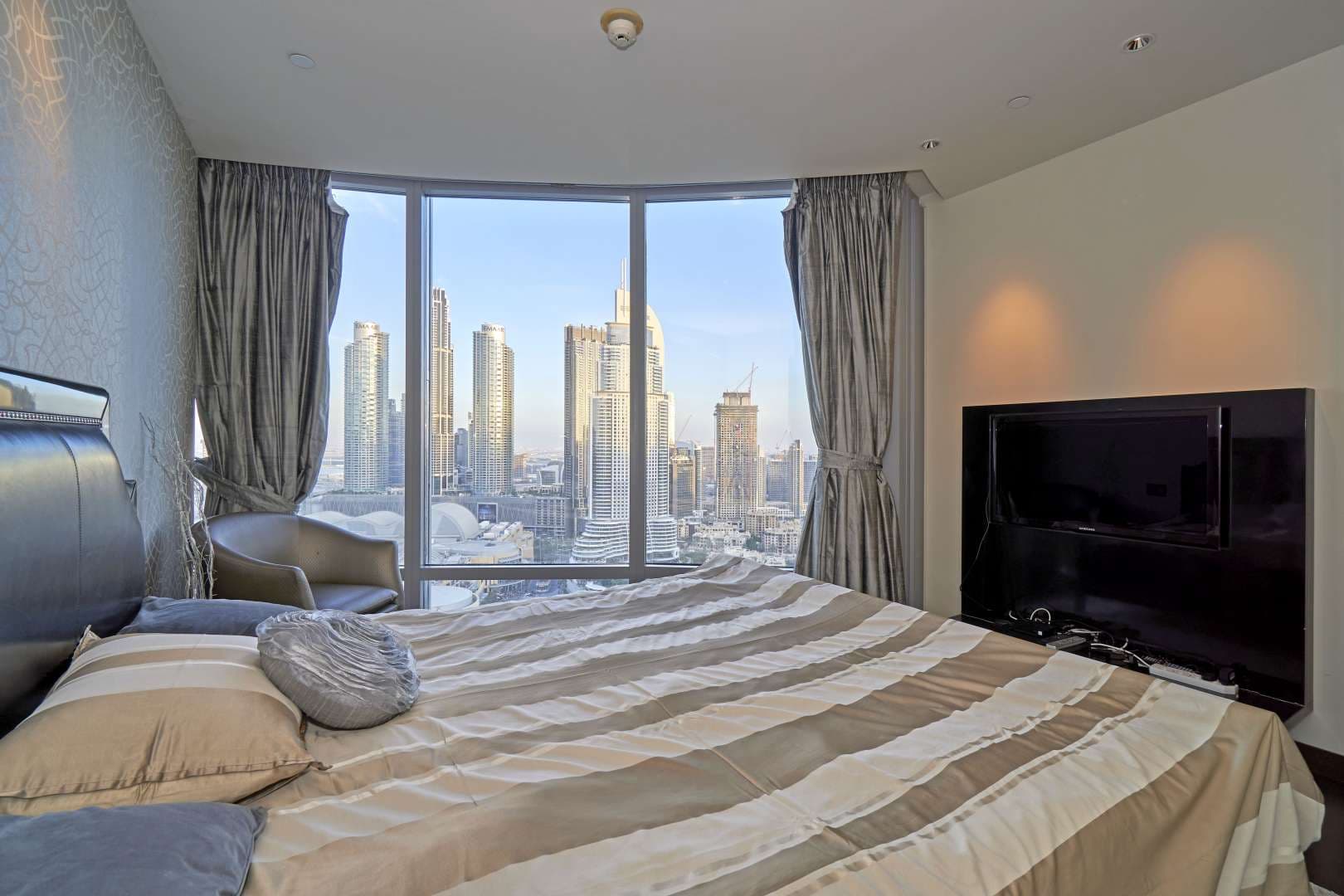 2 Bedroom Apartment For Sale Burj Khalifa Area Lp11186 6383d0ae013850.jpg