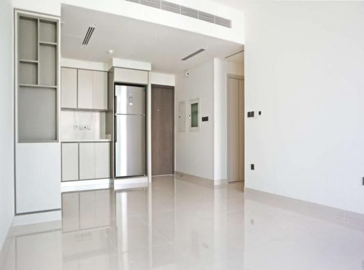 2 Bedroom Apartment For Sale Emaar Beachfront Lp11953 25942400b81f1800.jpg