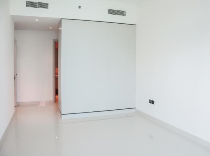 2 Bedroom Apartment For Sale Emaar Beachfront Lp16354 2a17de025c54bc00.jpg