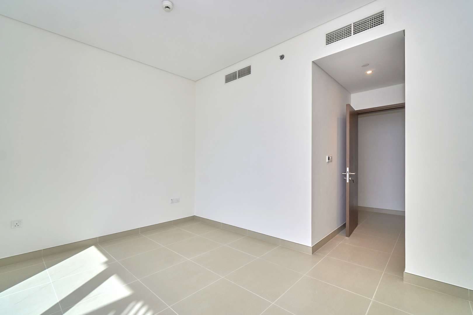 3 Bedroom Apartment For Rent 5242 Lp08387 Fd13dc92f2f6880.jpg