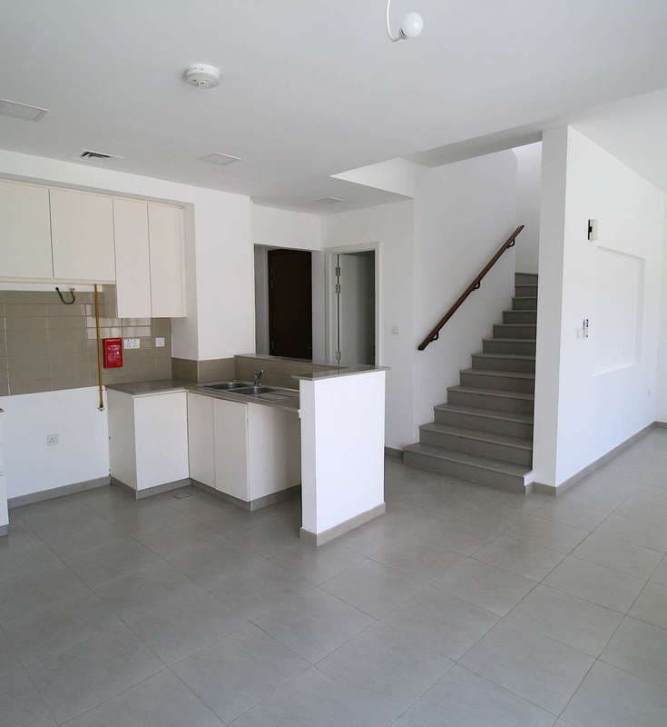 3 Bedroom Townhouse For Rent Zahra Townhouses Lp04136 1d1a6f180a760a00.jpg
