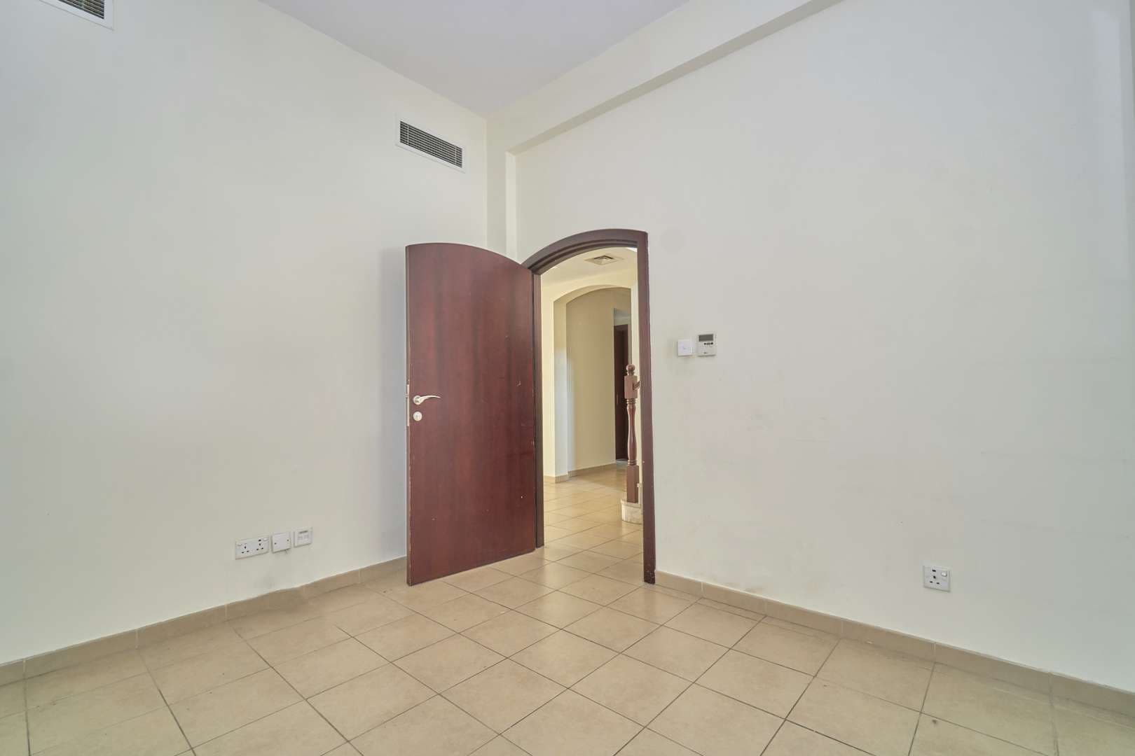 3 Bedroom Villa For Rent Al Reem Lp07868 1eedae8eb26a7000.jpg