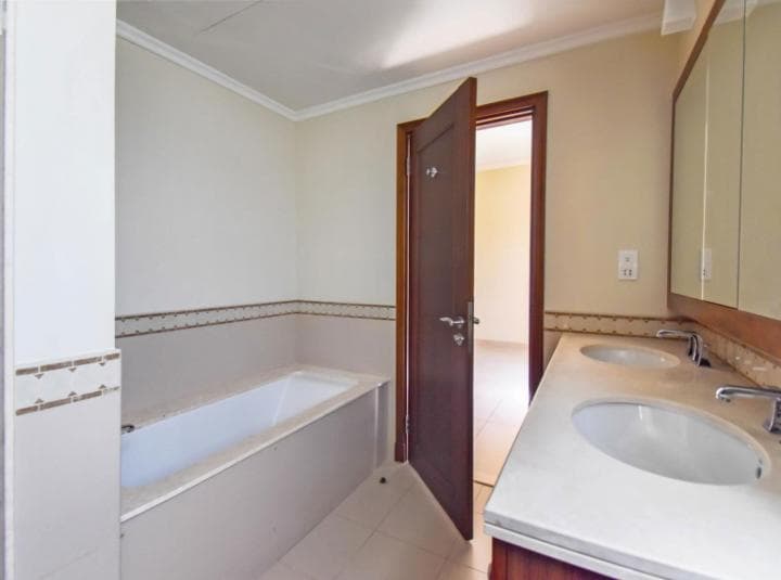 5 Bedroom Villa For Rent Oliva Lp39688 2552de45d0ae5000.jpg