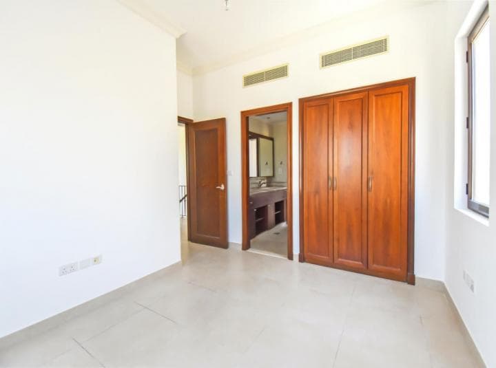 5 Bedroom Villa For Rent Oliva Lp39688 9fad594656c2980.jpg